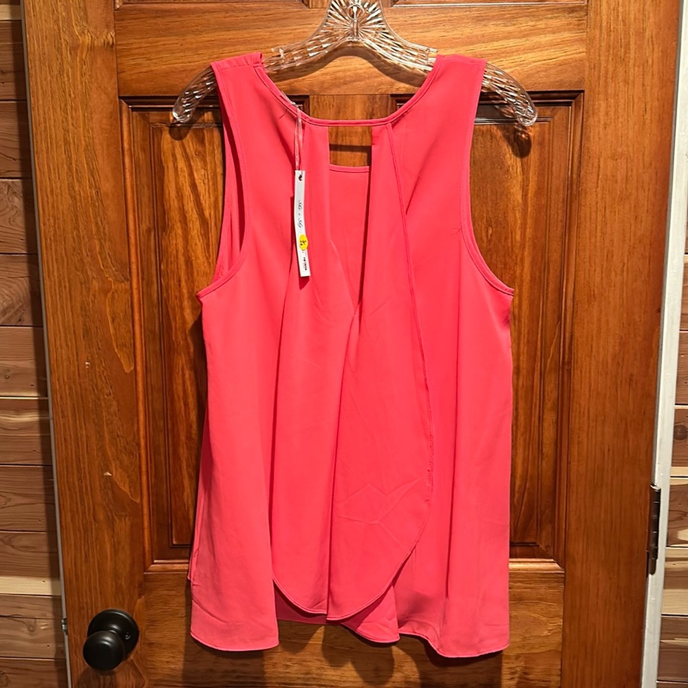 Beautiful flowy tank in Cherry Pink! 🍒